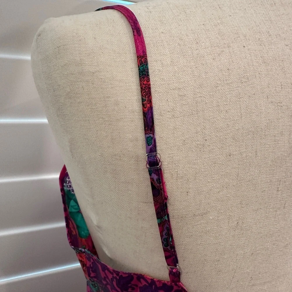 Vintage Gold Label Victoria’s Secret Flower, Paisley and Lace Chemise - Picture 5 of 6